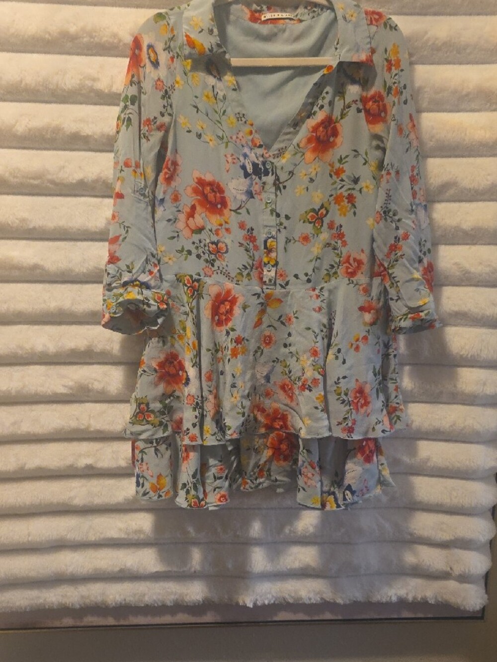 Alice + Olivia Light Blue Floral Peplum Tunic Size M - Picture 6 of 9